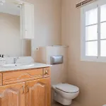 Luxury With Private Pool & Sea Views, Дом отдыха *