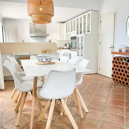 Luxury With Private Pool & Sea Views, Нерха