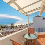 Luxury With Private Pool & Sea Views, 펜션 네르하