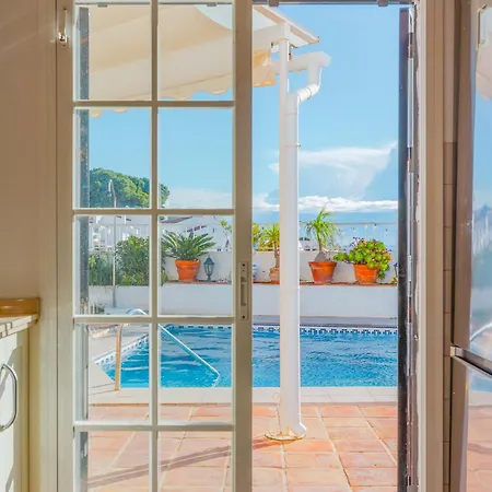 Luxury With Private Pool & Sea Views,