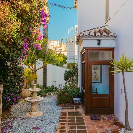Vakantiehuis Luxury With Private Pool & Sea Views, *