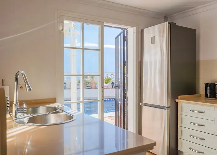 Luxury With Private Pool & Sea Views, Nerja