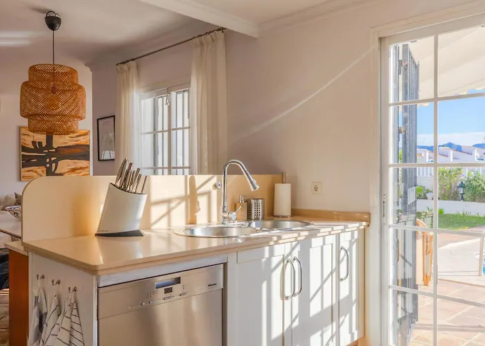 Holiday home Luxury With Private Pool & Sea Views,