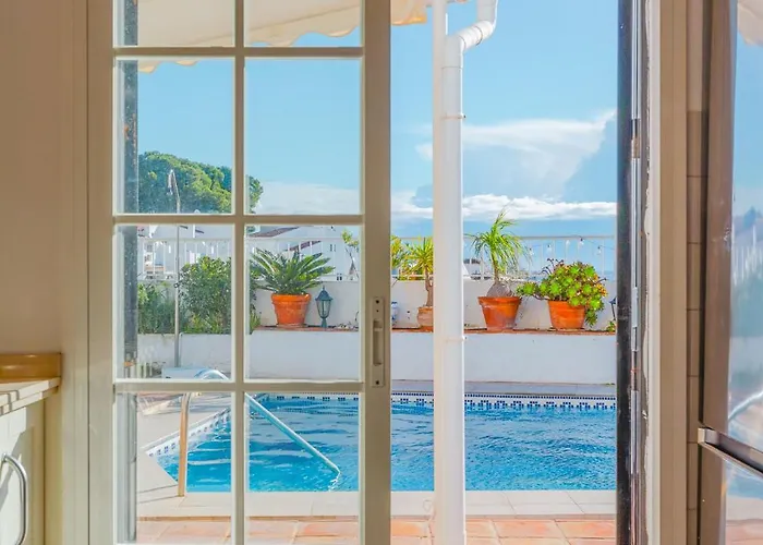 Luxury With Private Pool & Sea Views,