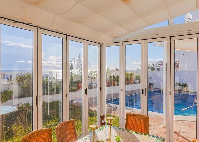 Luxury With Private Pool & Sea Views, Holiday home Nerja