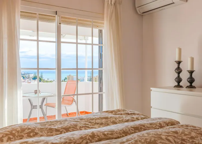 Luxury With Private Pool & Sea Views, Holiday home