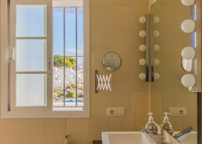 Luxury With Private Pool & Sea Views, Nerja