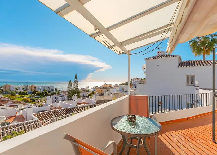 Luxury With Private Pool & Sea Views, Holiday home Nerja