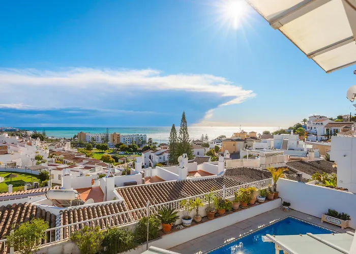 Luxury With Private Pool & Sea Views, Holiday home Nerja