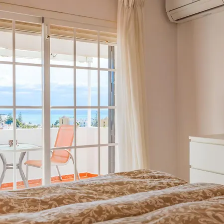 Luxury With Private Pool & Sea Views, Semesterbostad