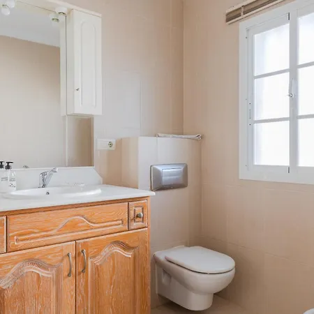 Luxury With Private Pool & Sea Views, Semesterbostad *