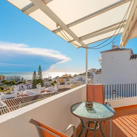 Luxury With Private Pool & Sea Views, Semesterbostad Nerja